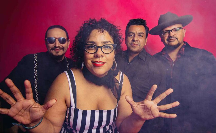 La Santa Cecilia (Mexico/USA)