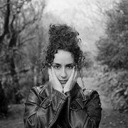 Sara Cruz releases new single “Plot Holes”